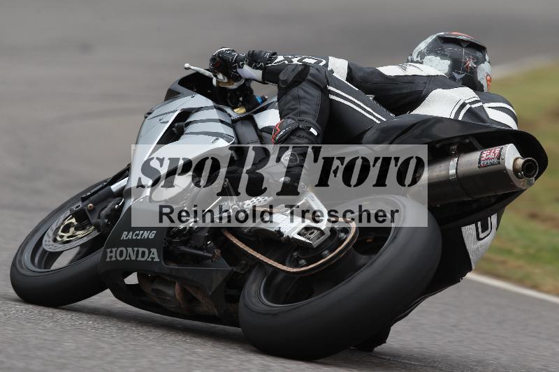 Archiv-2022/13 25.04.2022 Plüss Moto Sport ADR/Freies Fahren/backside